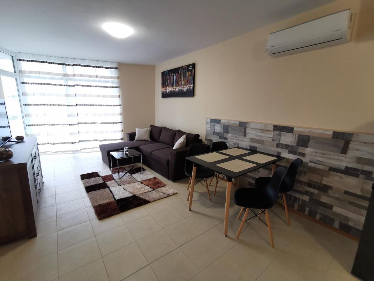 Къмпинг Градина - Апартамент С Две Спални В К-С Черноморска Звезда Apartman Csernomorec Kültér fotó