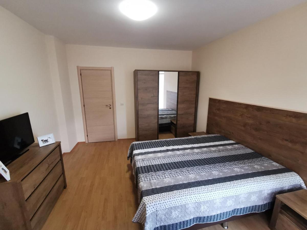 Къмпинг Градина - Апартамент С Две Спални В К-С Черноморска Звезда Apartman Csernomorec Kültér fotó