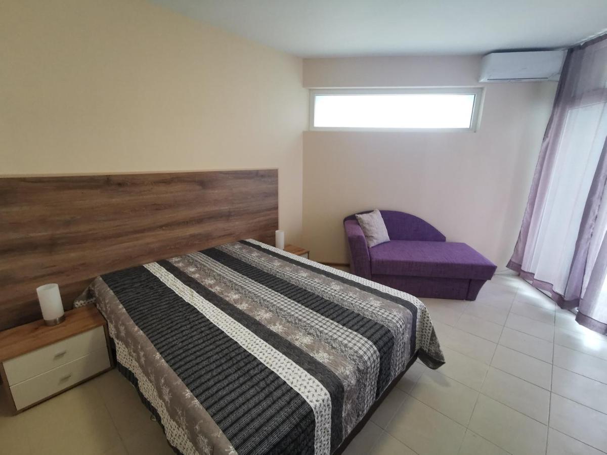 Къмпинг Градина - Апартамент С Две Спални В К-С Черноморска Звезда Apartman Csernomorec Kültér fotó